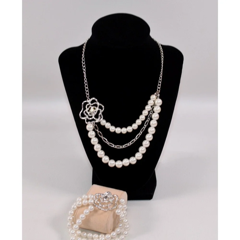Avon Floral Bloom Pearlesque Jewelry Set Necklace Bracelet Silver Toner White